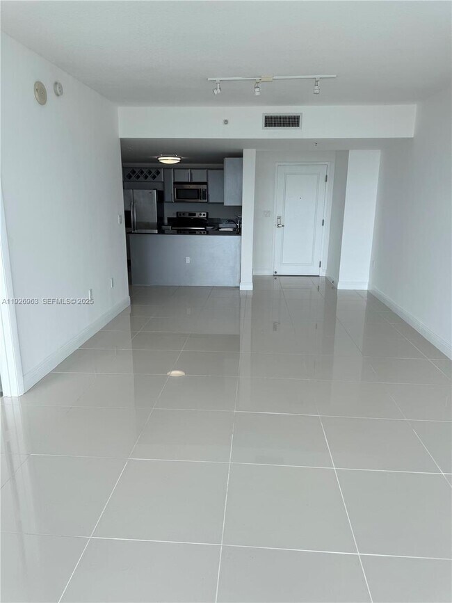 Building Photo - 1861 NW S River Dr