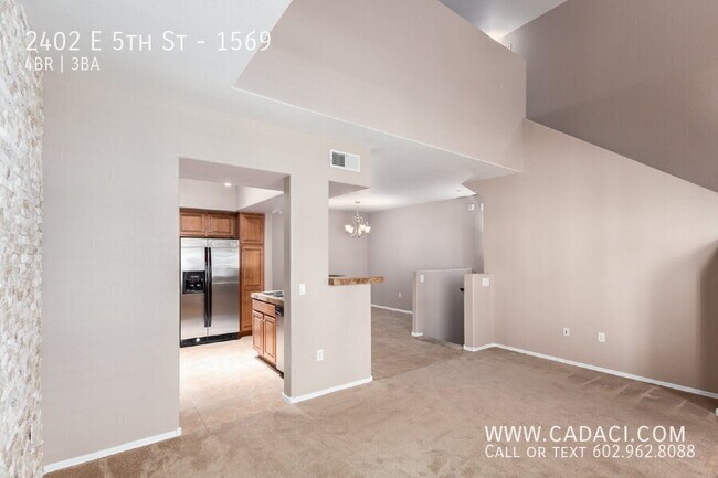 Building Photo - 2402 E 5th St