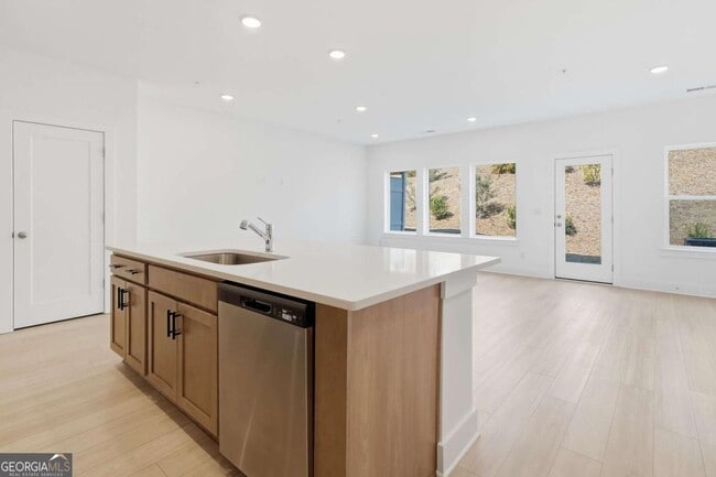 Building Photo - 187 Redbud Rd