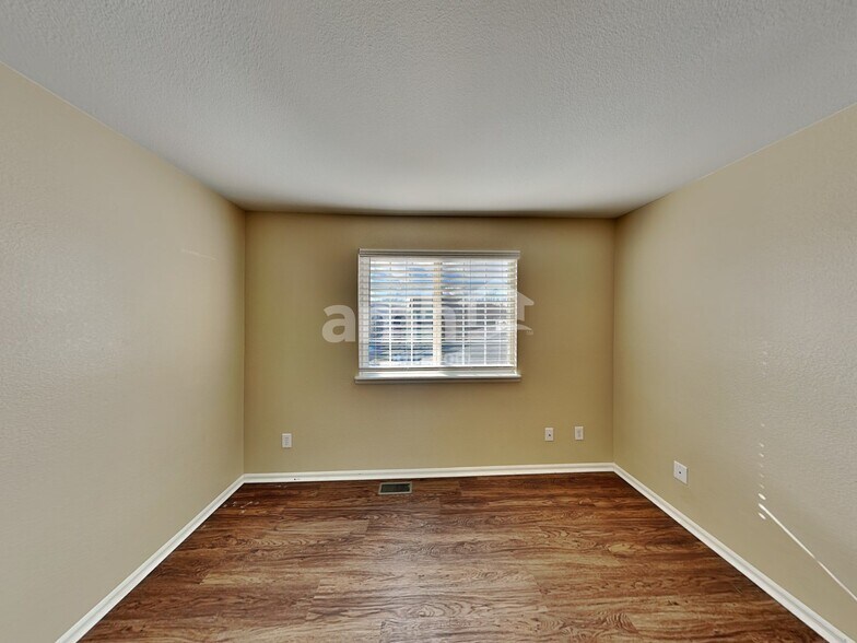 Building Photo - 2320 S Gibralter Way