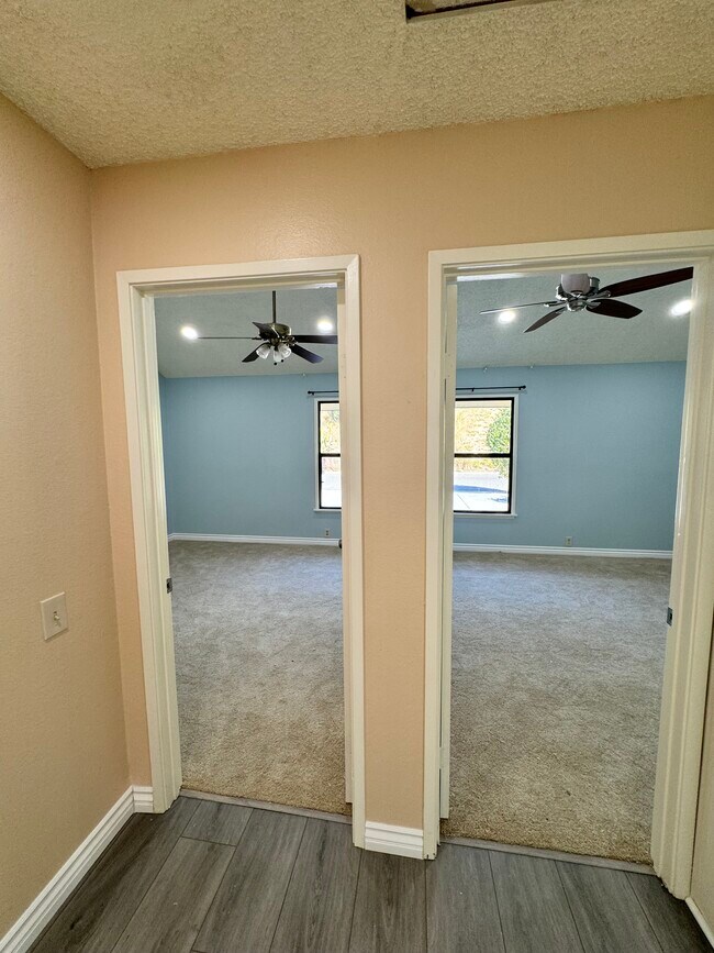 Building Photo - 9941 Mozelle Ln