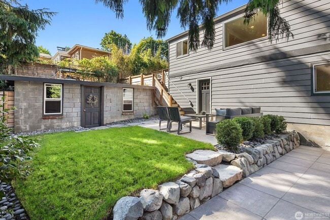 Building Photo - 3Bd/1.75Ba Seattle House