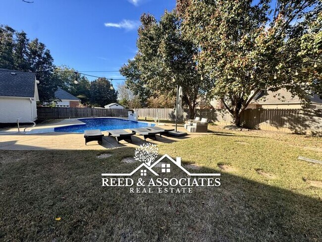 Building Photo - 4 bedrooms plus pool in Collierville!