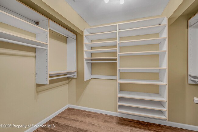 Building Photo - 550 Clay Ave