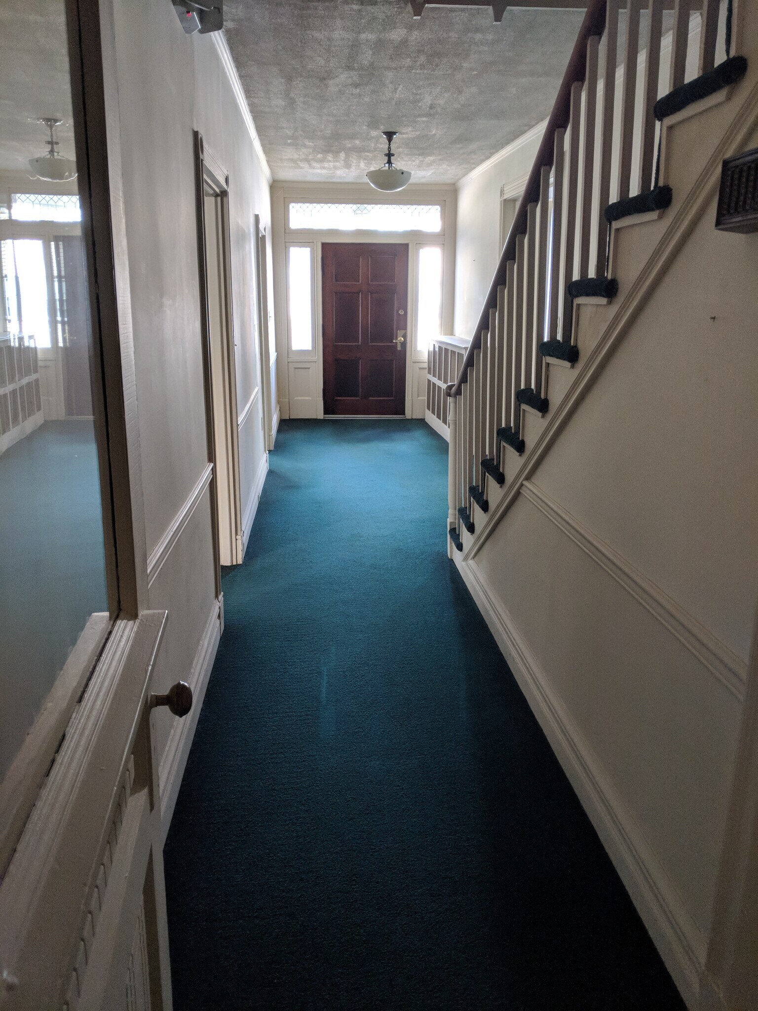 Building Photo - 412 Main St