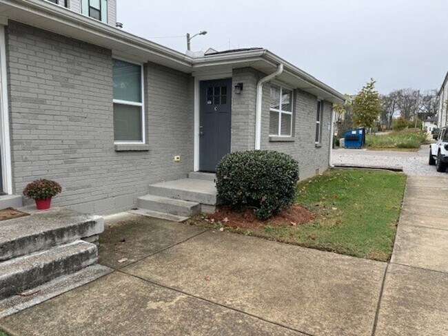 Building Photo - 524 26th Ave N