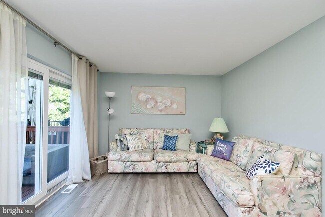 Building Photo - 9885 Burke Pond Ct