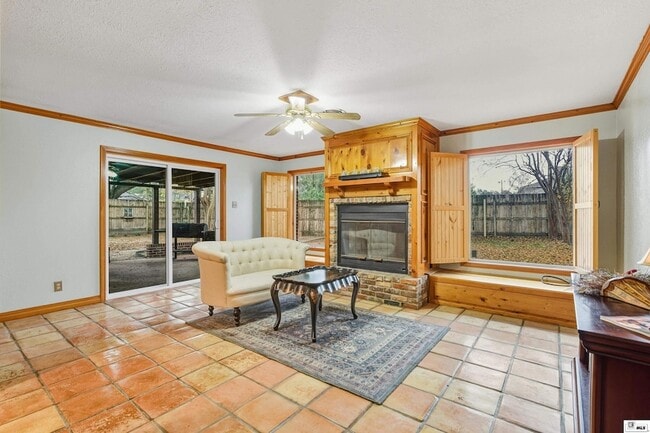 Building Photo - 1110 Hilton St