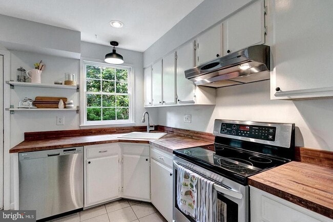 Primary Photo - 3302 Webley Ct
