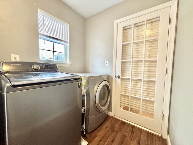 Building Photo - Gorgeous 3 Bedroom Home In Virginia Beach