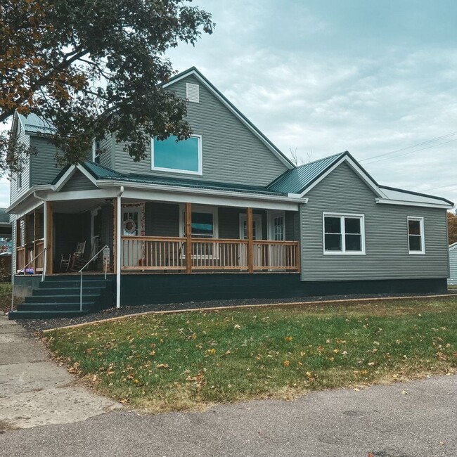 Primary Photo - Downtown Dalton Apartments