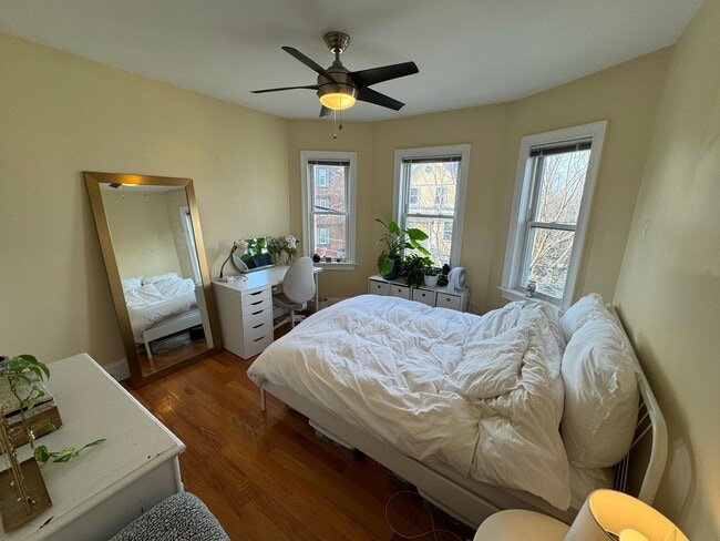 Building Photo - BEAUTIFUL UNIT IN CAMBRIDGE!!!!!!!!!!!