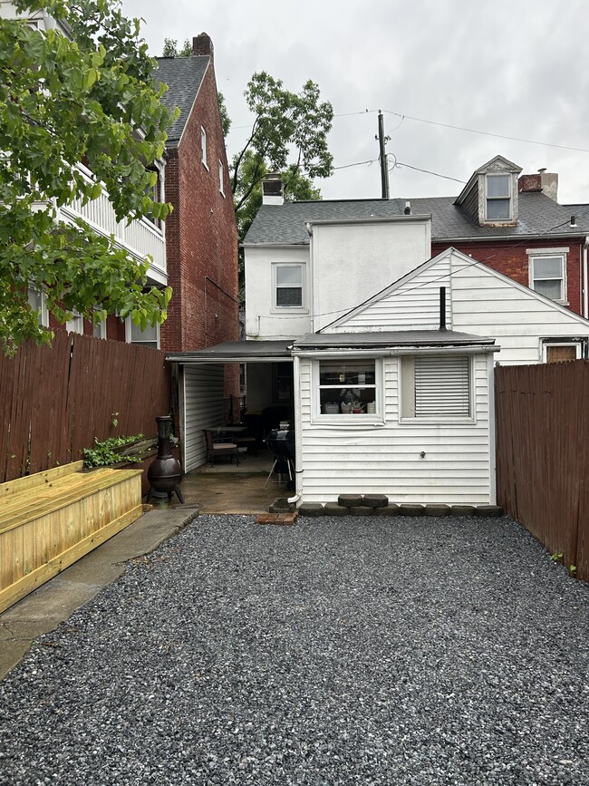 Building Photo - 127 E Vine St