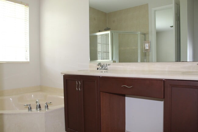 Building Photo - 7417 Brielle Dr