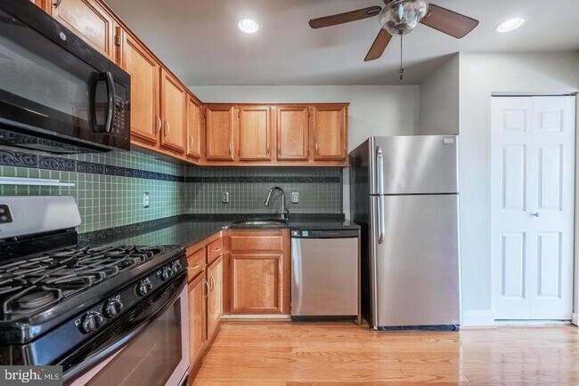 Building Photo - 4414 Island Pl