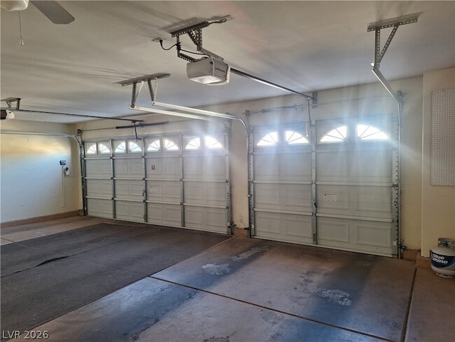 Building Photo - 9731 Drayton Ave