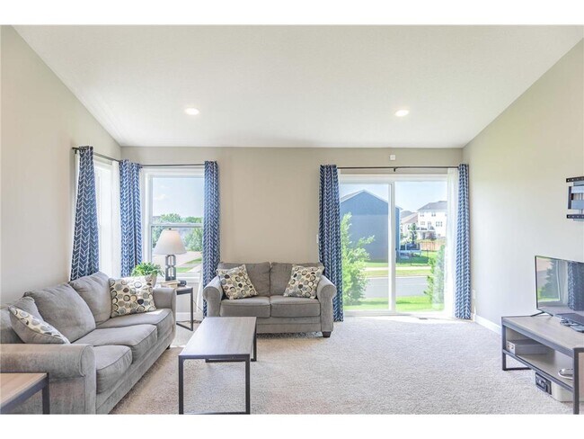 Building Photo - 1430 Nutmeg Cir