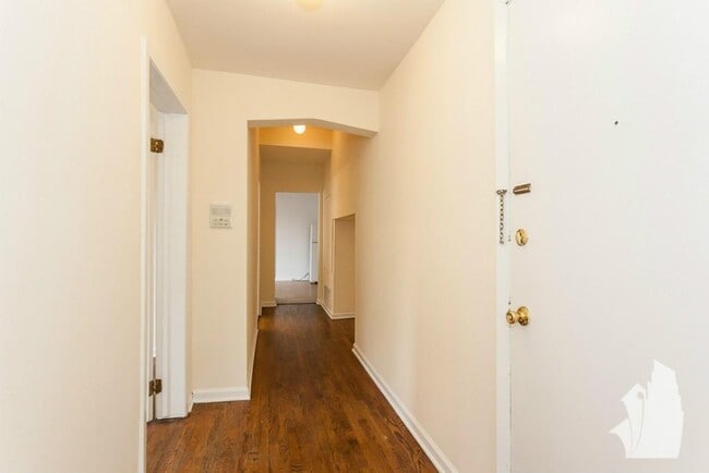 Building Photo - 3145 N Kedzie Ave