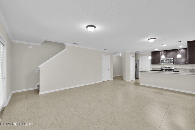Building Photo - 452 Walnut Dr
