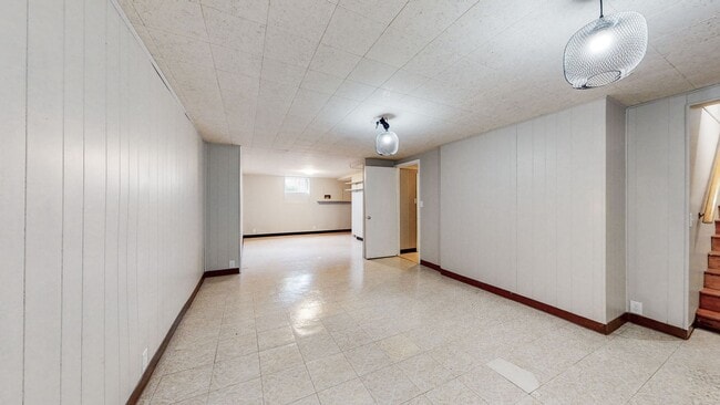 Building Photo - Hikes Point 3 Bed/2 Bath with Basement & Fenced-in Yard