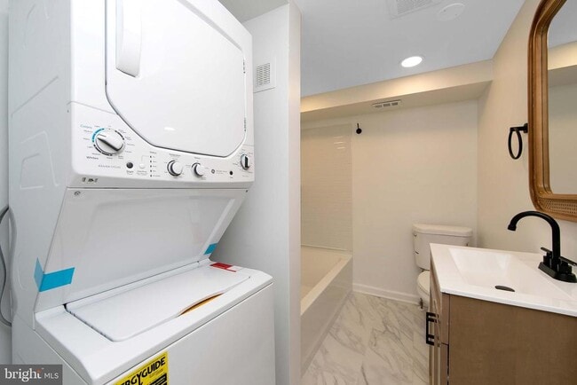 Building Photo - 201 Chester Ave