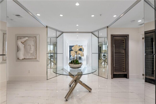 Building Photo - 350 SE 2nd St