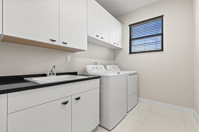 Building Photo - 10033 Stockrun Dr