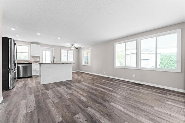 Building Photo - 2714 Vindale Rd