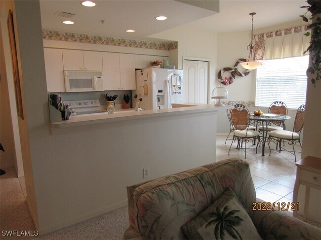 Building Photo - 8076 Queen Palm Ln