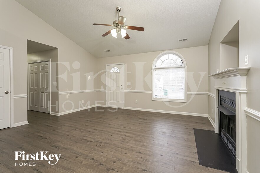 Building Photo - 940 Londonderry Dr