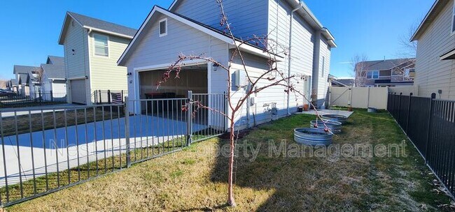 Building Photo - 657 N Manship Ave