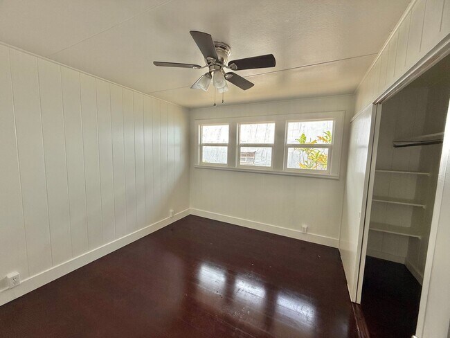 Building Photo - Partially Renovated 3 Bedroom / 2 Bathroom Main House – 1,400 Sq Ft