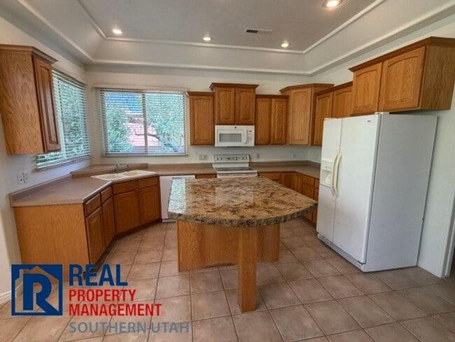 Building Photo - Paradise Canyon Home