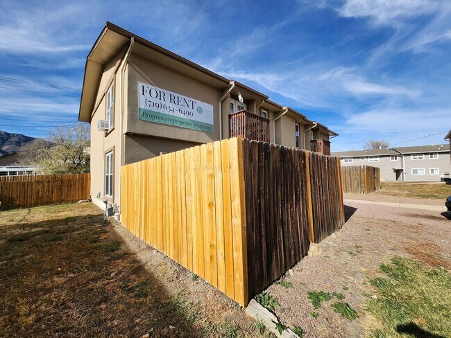 Building Photo - 4420 Loomis Ave
