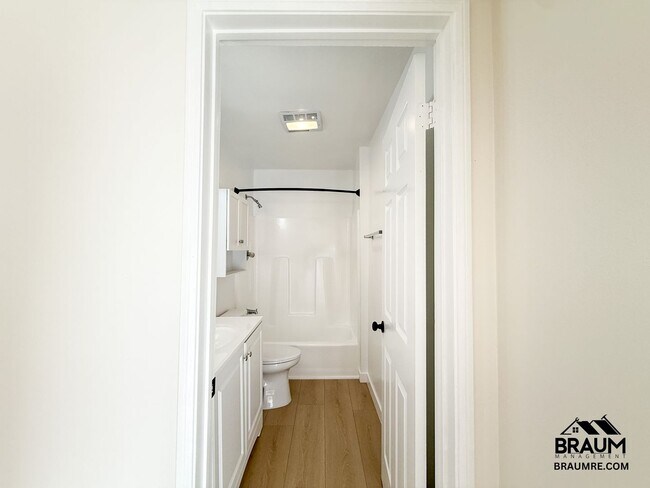 Building Photo - 11228 Huston St