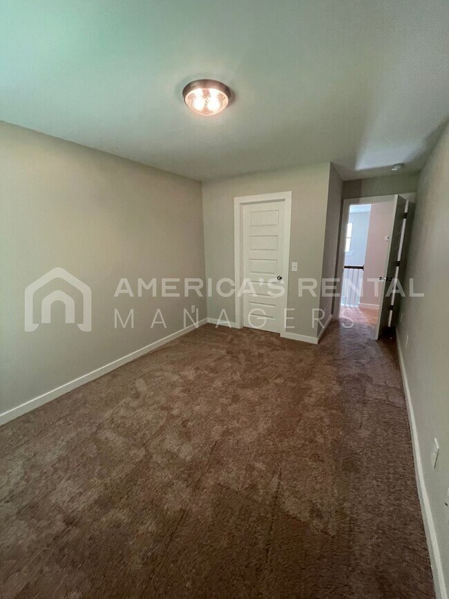 Building Photo - 321 Shiloh Creek Dr