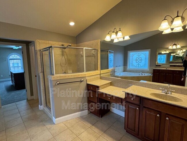 Building Photo - 917 Wallace Falls Dr