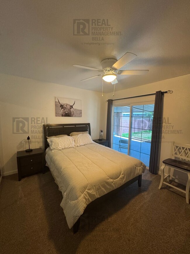 Building Photo - 3-Bed, 2-Bath Oasis in Hemet with Sparklin...
