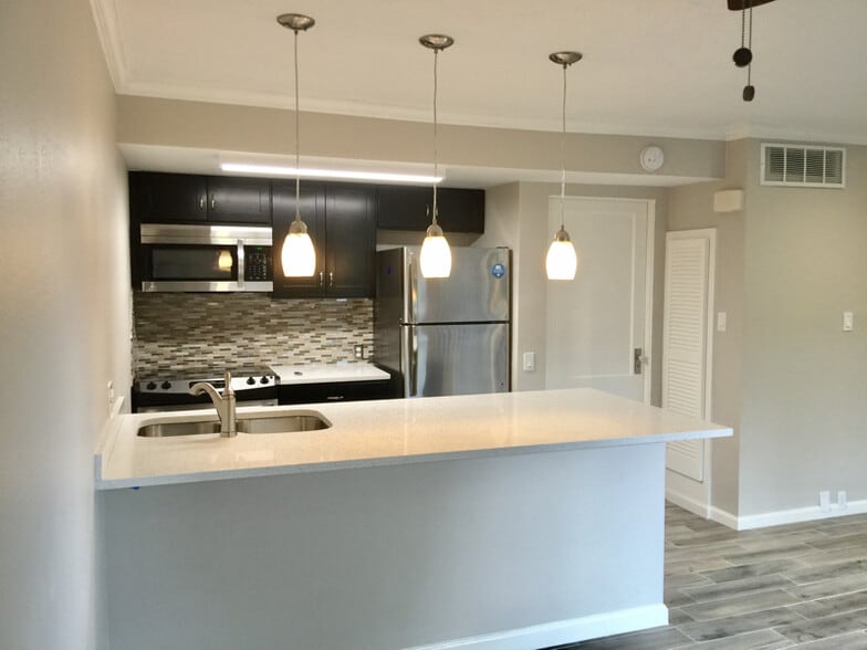 Building Photo - 3271 Sul Ross St