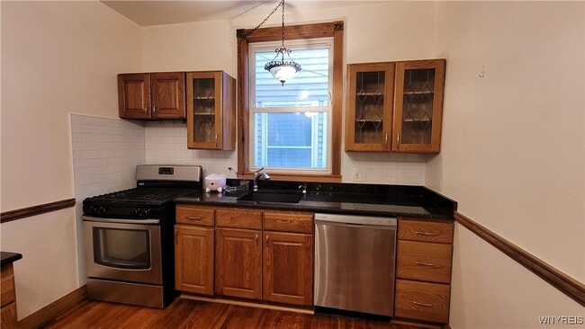 Building Photo - 558 Breckenridge St