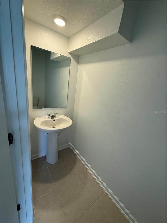 Building Photo - 3066 Chantilly Dr