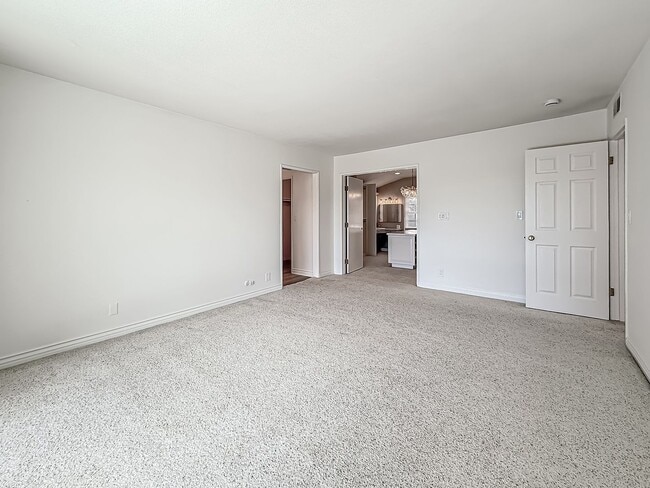 Building Photo - Upgraded Calabasas 4BR w/pool + spa, views + solar panels!