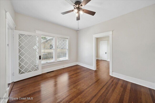 Building Photo - 1326 Riverside Dr