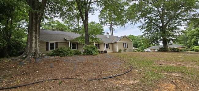 Building Photo - 1117 Appian Way