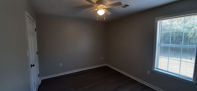 Building Photo - 119 Autumn Cove