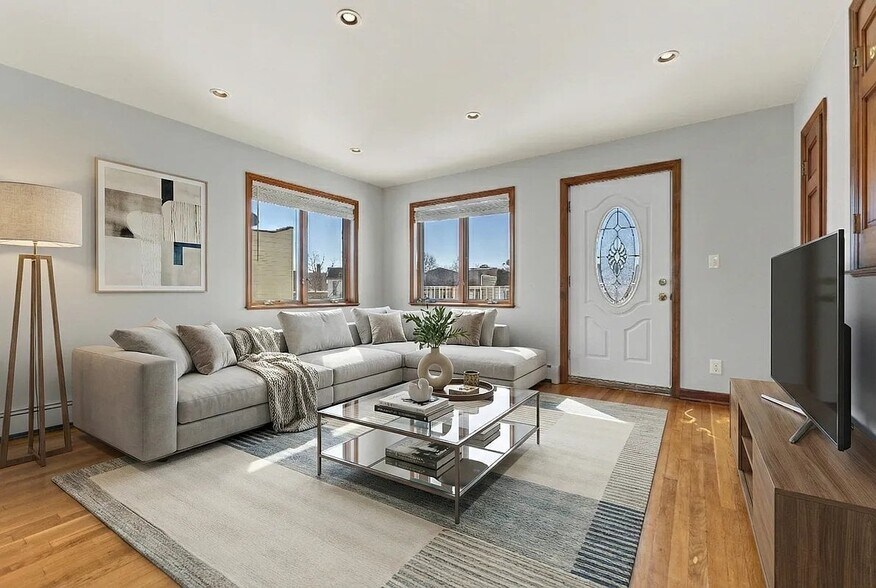 Building Photo - 60-63 60 Lane