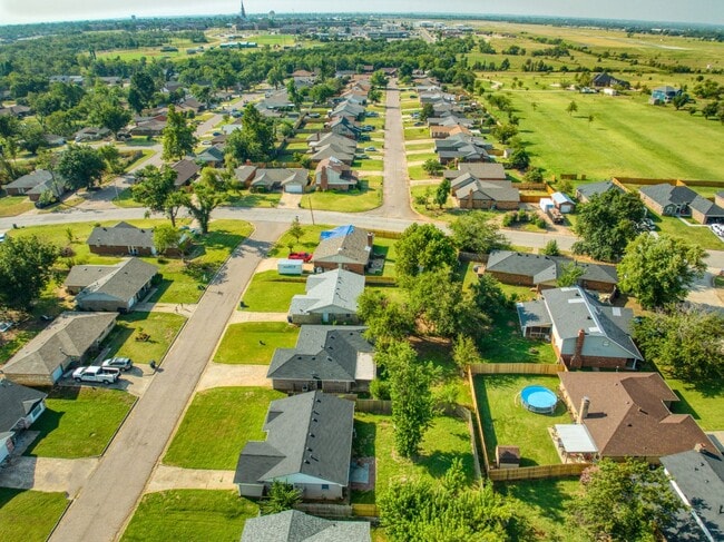 Building Photo - 3 Bedroom 2 Bath home in Shawnee!
