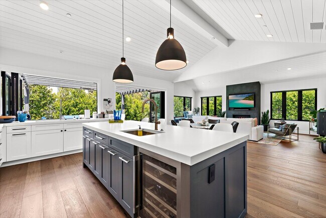 Building Photo - Modern Farmhouse Perfection