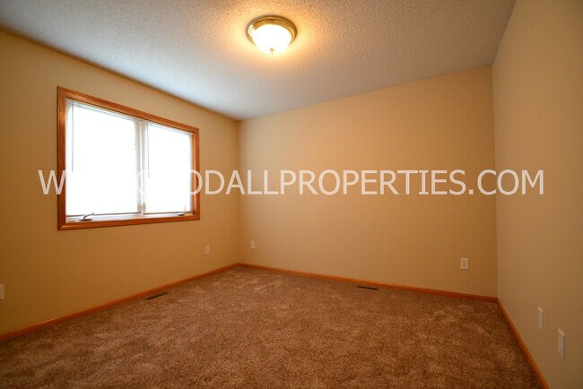 Building Photo - 4 Bedroom, 2.5 Bathroom Home in Johnston