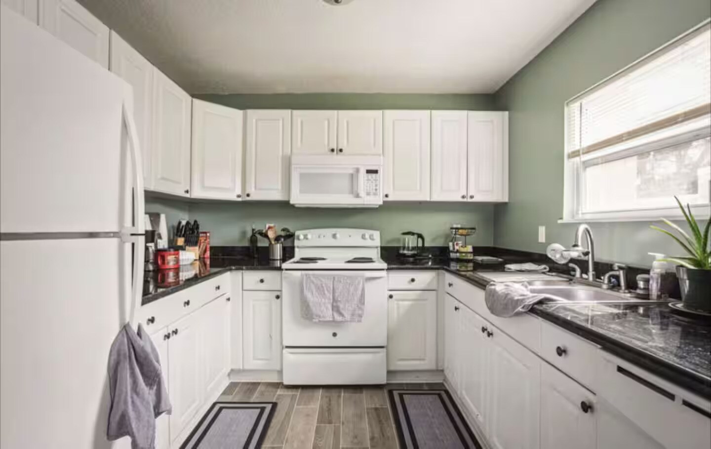 Building Photo - 3615 E Lambright St